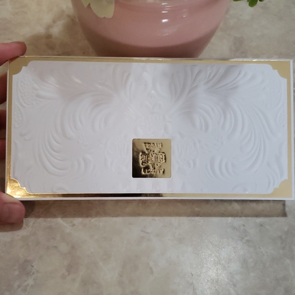 Vegan Beauty Pallete - Picture 2 of 5